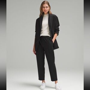 🖤SOLD🆕Lululemon Tapered-Leg Mid-Rise Pant
7/8 Length *Luxtreme Black (SM)✨NWT
